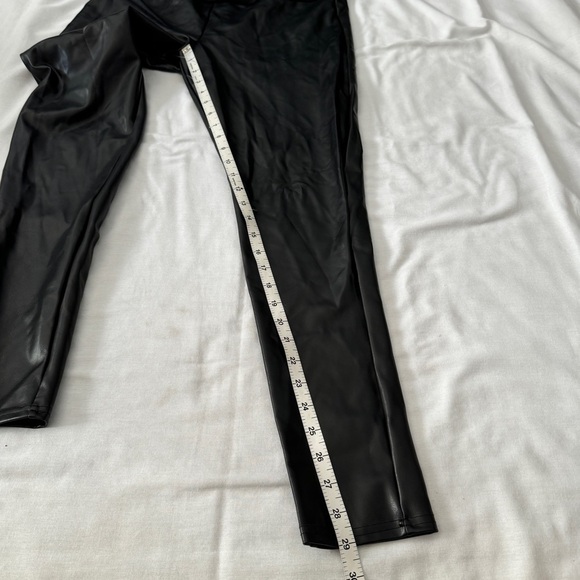 Spanx Assets 1X Black All Over Faux Leather Leggings ~ Slimming Shiny - Picture 8 of 9